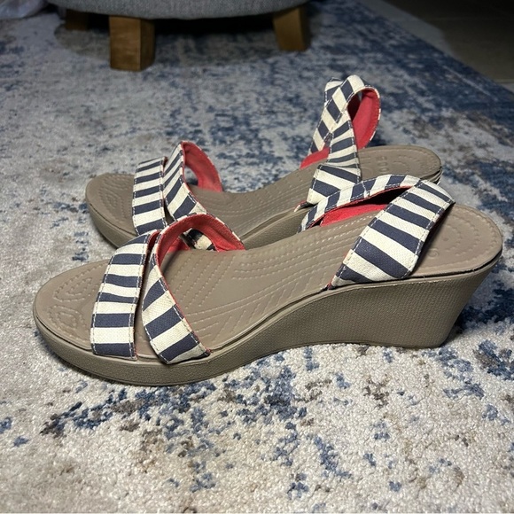 Crocs Nautical Leigh Graphic Blue & White Striped Wedge Sandals Size 9 - Picture 1 of 9